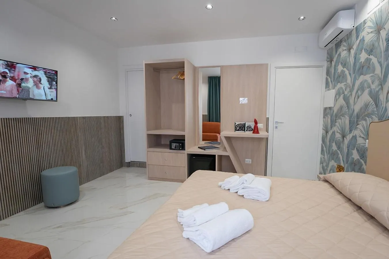 Greros H. Porto Napoli Centro, By Clapa Group Dislocated Hospitality Hotel 0*, Naples Italy