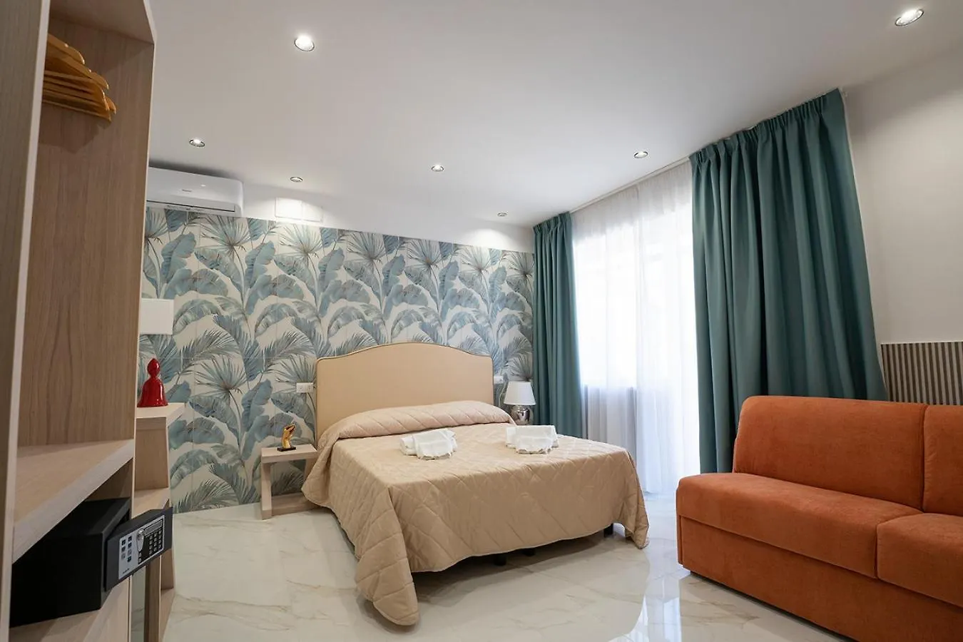 Greros H. Porto Napoli Centro, By Clapa Group Dislocated Hospitality Hotel 0*, Naples