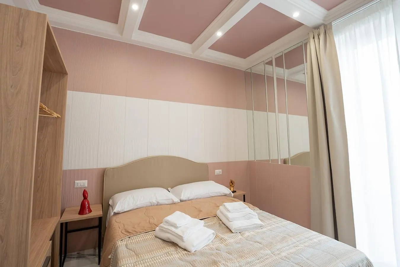 Greros H. Porto Napoli Centro, By Clapa Group Dislocated Hospitality Hotel 0*, Naples