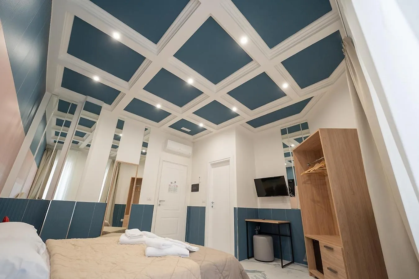 Greros H. Porto Napoli Centro, By Clapa Group Dislocated Hospitality Hotel 0*, Naples