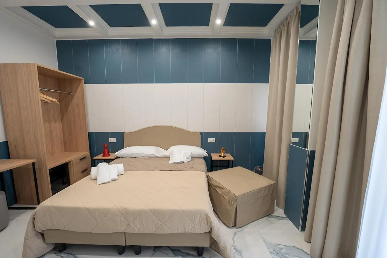 Greros H. Porto Napoli Centro, By Clapa Group Dislocated Hospitality Hotel Guest house Naples