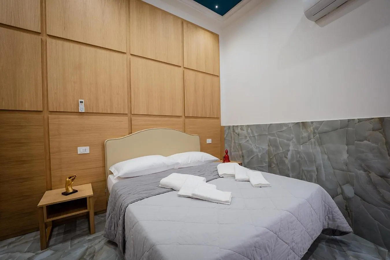 Guest house Greros H. Porto Napoli Centro, By Clapa Group Dislocated Hospitality Hotel