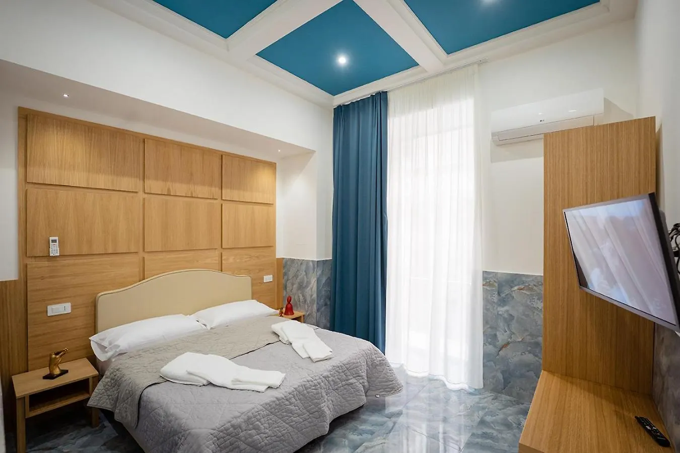 Greros H. Porto Napoli Centro, By Clapa Group Dislocated Hospitality Hotel 0*, Naples