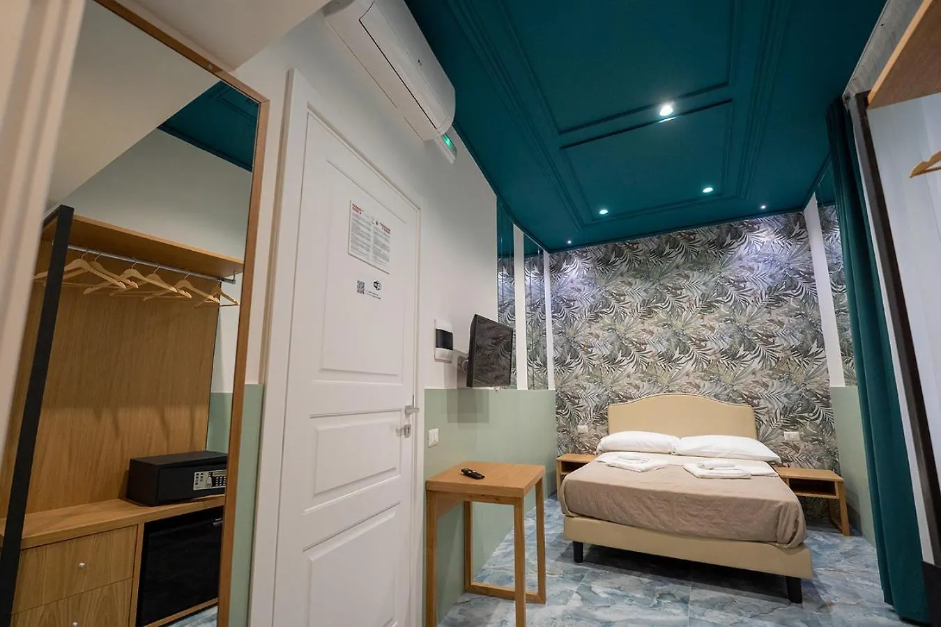 Guest house Greros H. Porto Napoli Centro, By Clapa Group Dislocated Hospitality Hotel