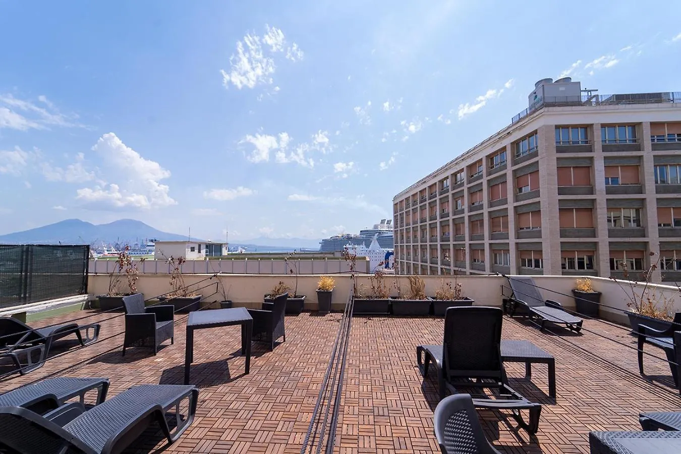 Greros H. Porto Napoli Centro, By Clapa Group Dislocated Hospitality Hotel Guest house Naples